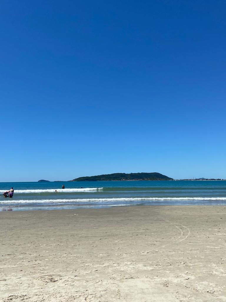 Praia próxima à casa