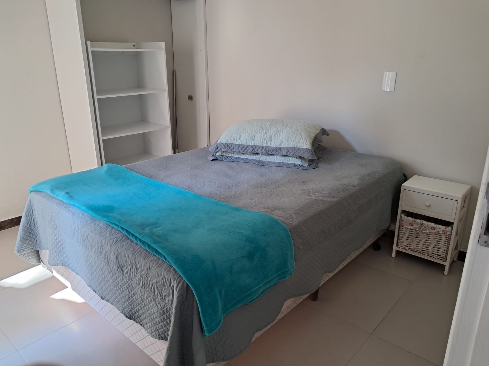 Quarto com cama de casal